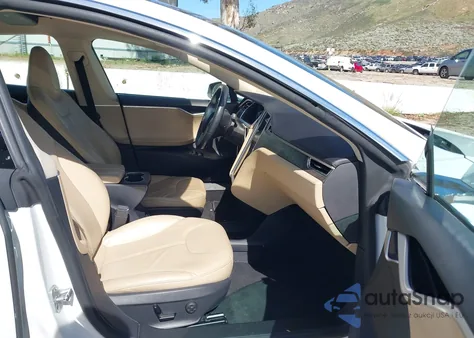 2013 Tesla Model S z USA, uszkodzony, nr VIN 5YJSA1CN3DFP10391